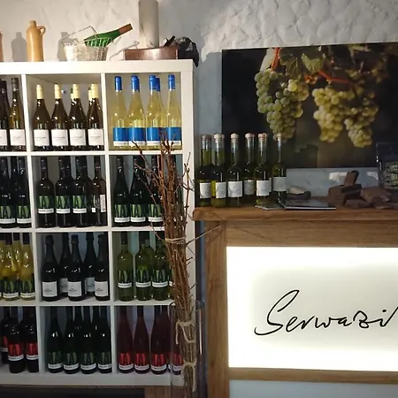 Ferienweingut Serwaziwein Szálloda Mesenich
