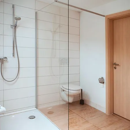 Ferienweingut Serwaziwein Otel 2*