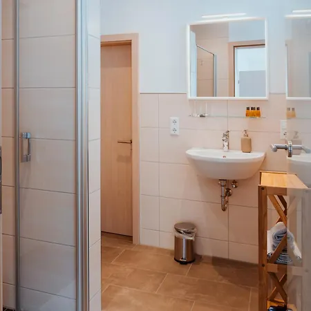 Otel Ferienweingut Serwaziwein