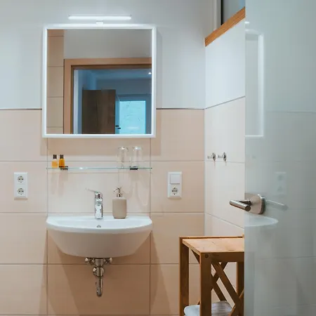 Ferienweingut Serwaziwein Otel Mesenich