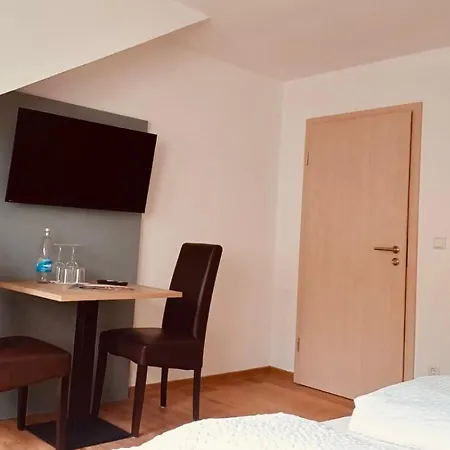 Otel Ferienweingut Serwaziwein